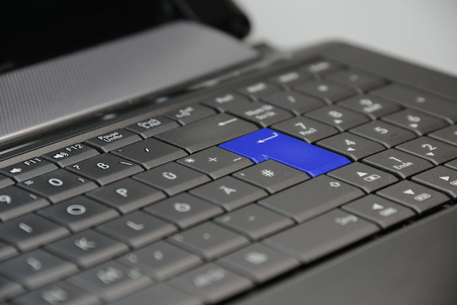 keyboard-453795_1920.jpg